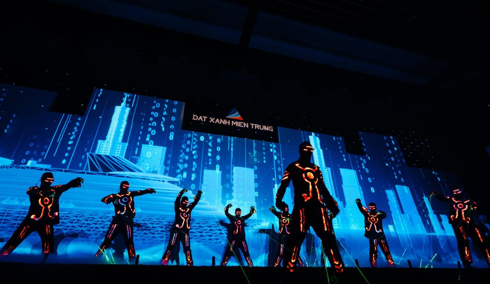 Diva Hồng Nhung: Tôi sẽ luôn nhớ 8/4 là sinh nhật Đất Xanh Miền Trung - 2 Diva Hồng Nhung: Tôi sẽ luôn nhớ 8/4 là sinh nhật Đất Xanh Miền Trung - 2