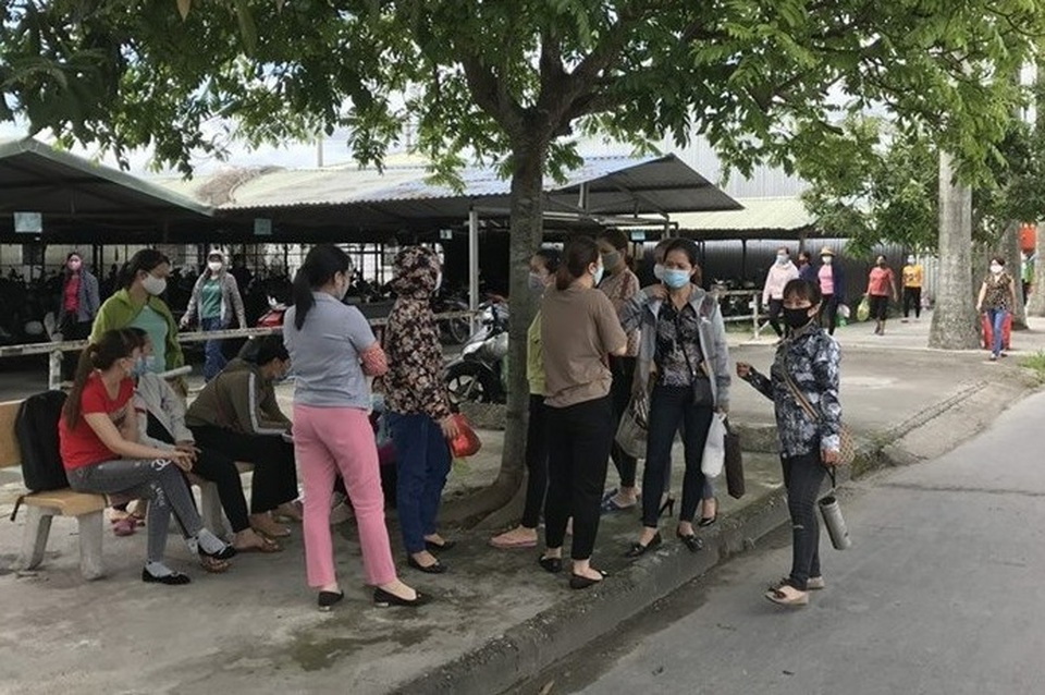 Hàng trăm lao động ngừng việc vì doanh nghiệp nợ BHXH hơn 2 năm - 1 Hàng trăm lao động ngừng việc vì doanh nghiệp nợ BHXH hơn 2 năm - 1
