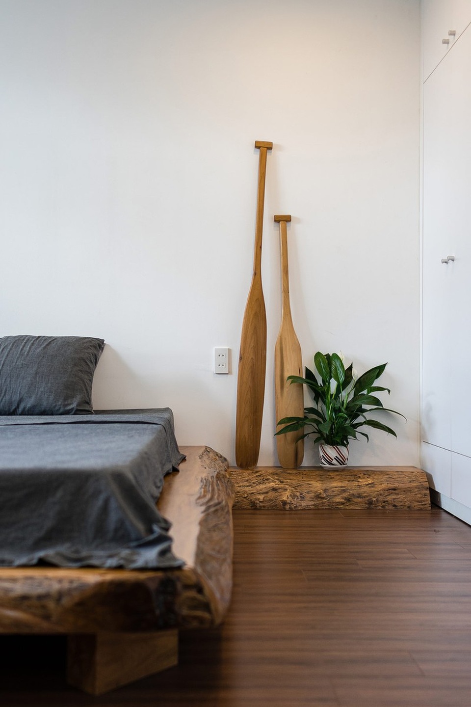 Ngôi nhà có không gian tự nhiên thư giãn cùng hồ cá bên trong - 10