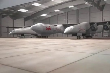 Cận cảnh chiếc máy bay lớn nhất thế giới do nhà đồng sáng lập Microsoft xây dựng