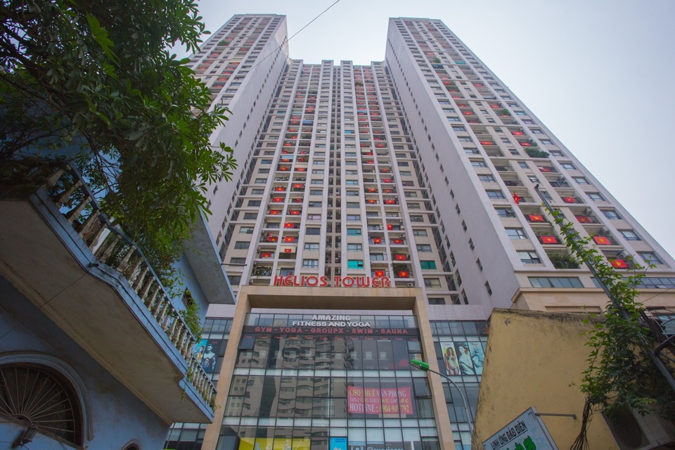 Chung cư ở Hà Nội nhuộm đỏ cờ Tổ quốc, tiếp lửa chống dịch Covid-19 - 1 Chung cư ở Hà Nội nhuộm đỏ cờ Tổ quốc, tiếp lửa chống dịch Covid-19 - 1