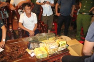 Triệt phá đường dây ma túy lớn, thu 13 bánh heroin và 10kg ma túy đá