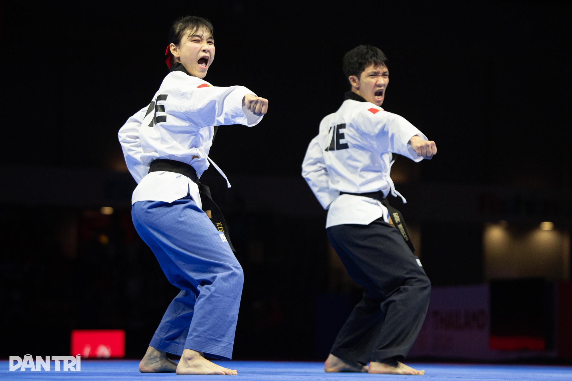 VĐV Taekwondo thất thần khi để hụt mất tấm HCV đầu tiên tại SEA Games 33 - 7