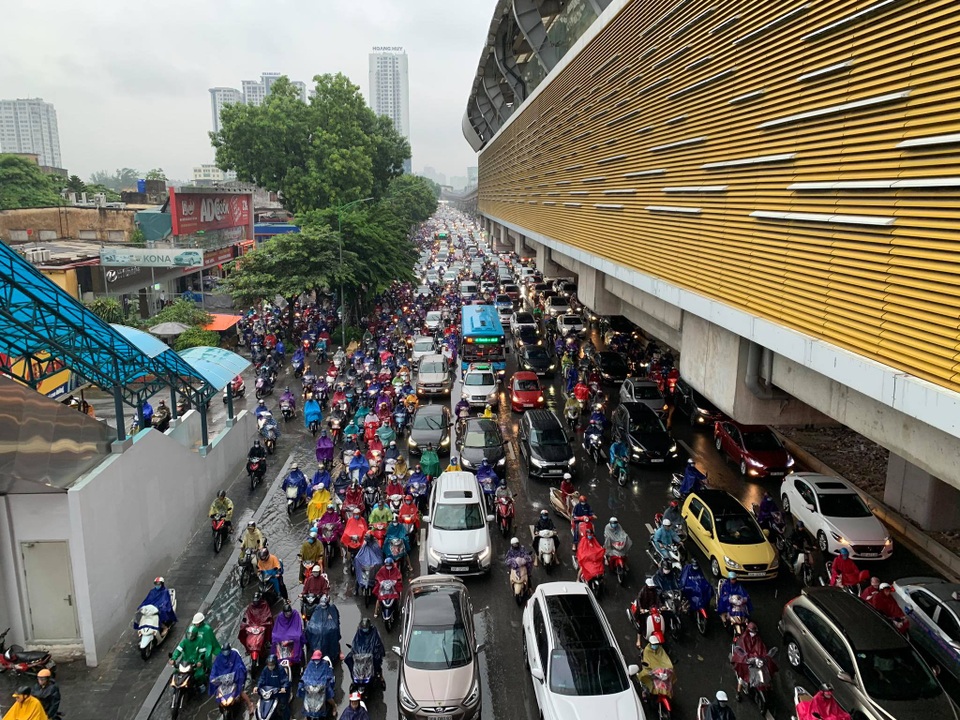 Đoạn đường dài 1km “cõng” đến 7 trường đại học, cao đẳng ở Hà Nội - 13 Đoạn đường dài 1km “cõng” đến 7 trường đại học, cao đẳng ở Hà Nội - 13