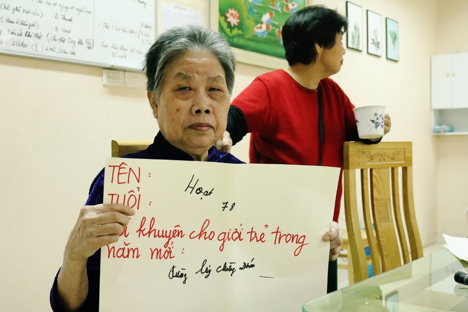 “Phát sốt” với bộ ảnh các “bô lão” U80 đưa ra lời khuyên “cực chất” cho giới trẻ - 7 “Phát sốt” với bộ ảnh các “bô lão” U80 đưa ra lời khuyên “cực chất” cho giới trẻ - 7