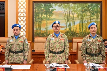 Trao quyết định của Chủ tịch nước cho 3 sĩ quan đi gìn giữ hòa bình ở Abyei