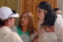 Dương Cẩm Lynh nói gì về video "bị chặn đường đòi nợ" gây xôn xao?