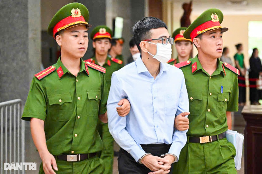 Ông Trịnh Văn Quyết và 2 em gái hầu tòa sau khi khắc phục đủ 2.500 tỷ đồng - 5 Ông Trịnh Văn Quyết và 2 em gái hầu tòa sau khi khắc phục đủ 2.500 tỷ đồng - 5