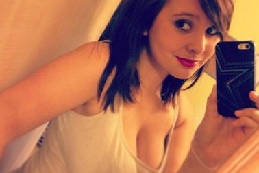 Cô gái kêu gọi quyên góp tiền để phẫu thuật... làm nhỏ ngực