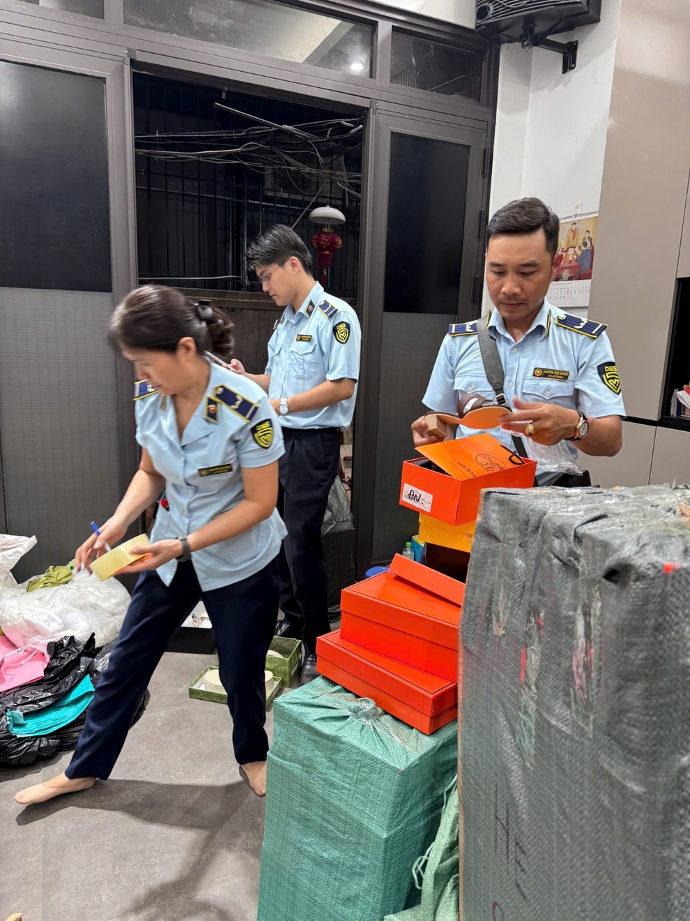 Hà Nội: Hiệu quả công tác chống buôn lậu, gian lận thương mại - 1