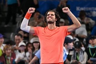 Alcaraz, Zverev, Medvedev tiến vào tứ kết các giải đấu ở châu Á