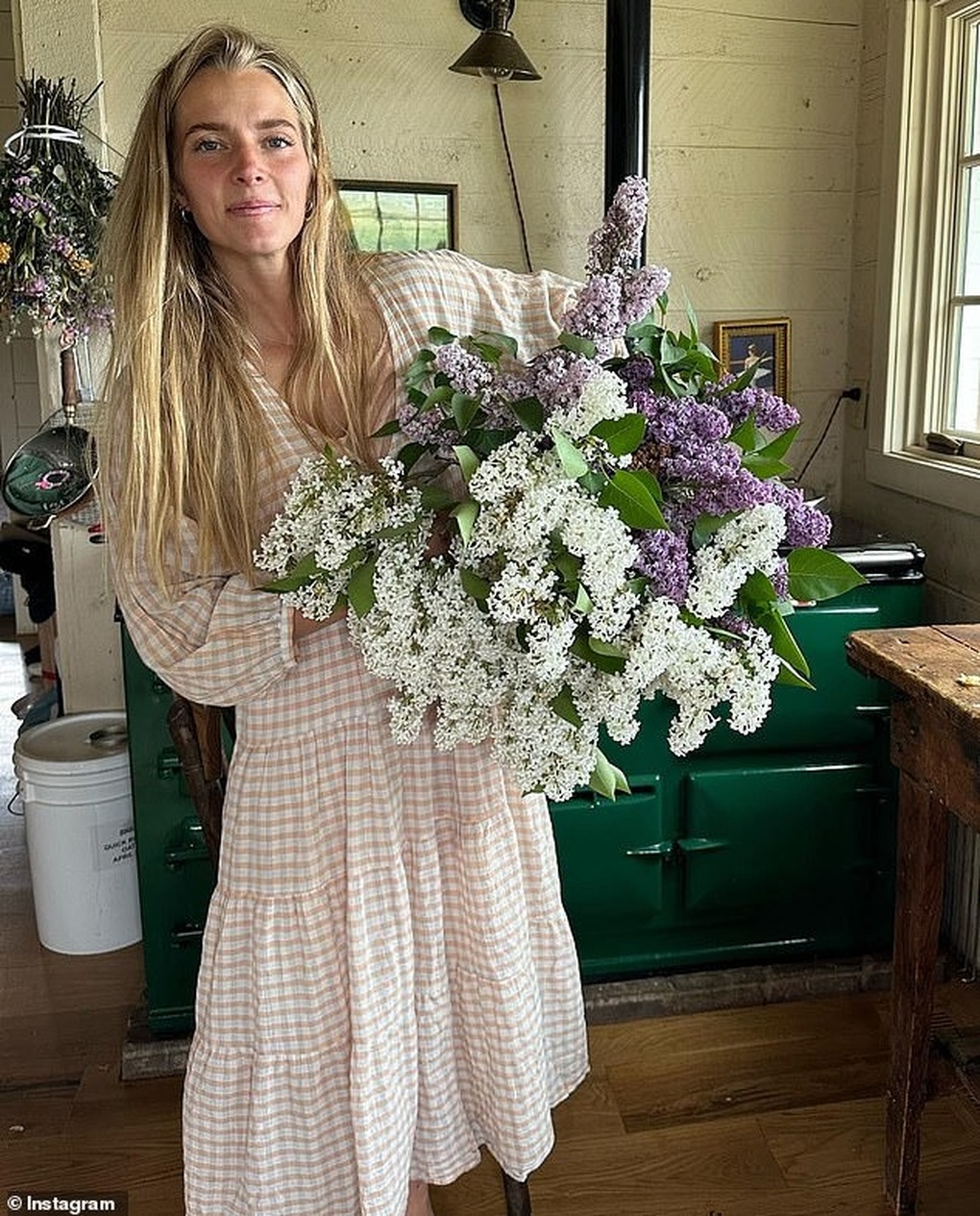 2 tuần sau khi sinh, người đẹp đi thi hoa hậu, vừa thi vừa... cho con bú - 4