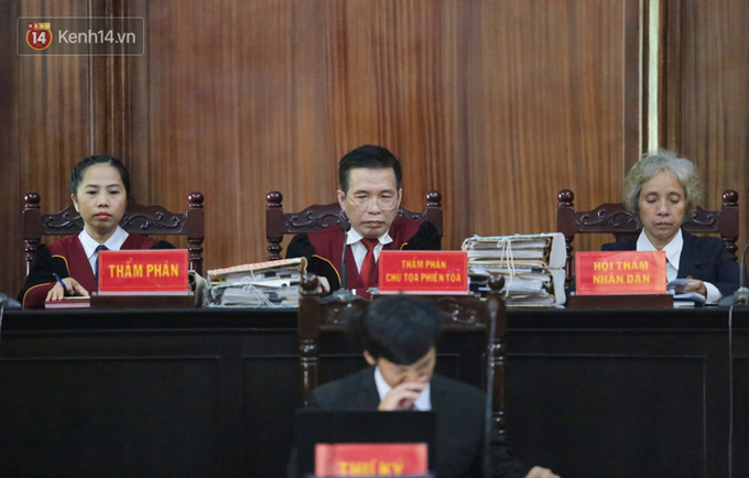 Mức án nào sẽ được VKS đề nghị cho Văn Kính Dương cùng người tình Ngọc Miu trong phiên xét xử hôm nay? - Ảnh 1. Mức án nào sẽ được VKS đề nghị cho Văn Kính Dương cùng người tình Ngọc Miu trong phiên xét xử hôm nay? - Ảnh 1.