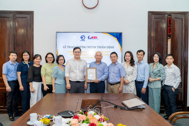 Viện Khoa học Giáo dục Việt Nam trao chứng nhận thẩm định khung chương trình STEM