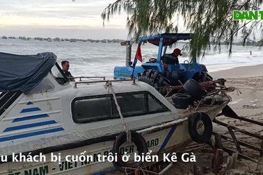 Tìm kiếm 2 du khách bị cuốn trôi ở biển Kê Gà