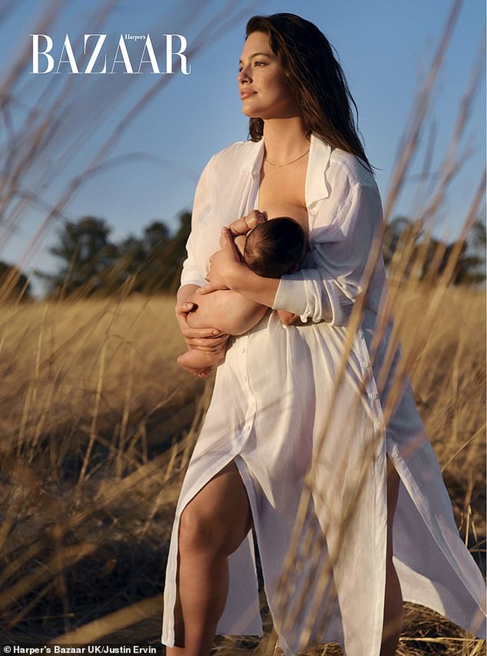 Ashley Graham chụp ảnh cho con bú trên tạp chí thời trang lớn - 1