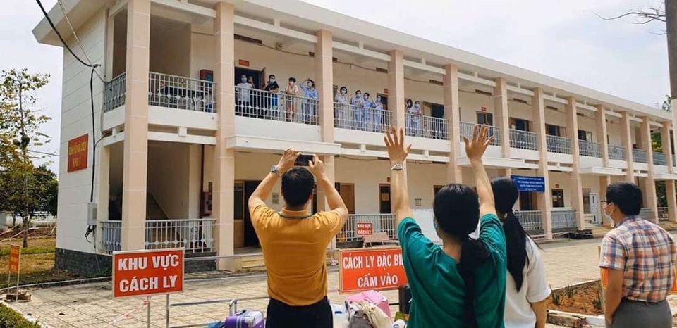 Phi hành đoàn chuyến bay có 12 khách nhiễm Covid-19 giờ ra sao? - 1 Phi hành đoàn chuyến bay có 12 khách nhiễm Covid-19 giờ ra sao? - 1