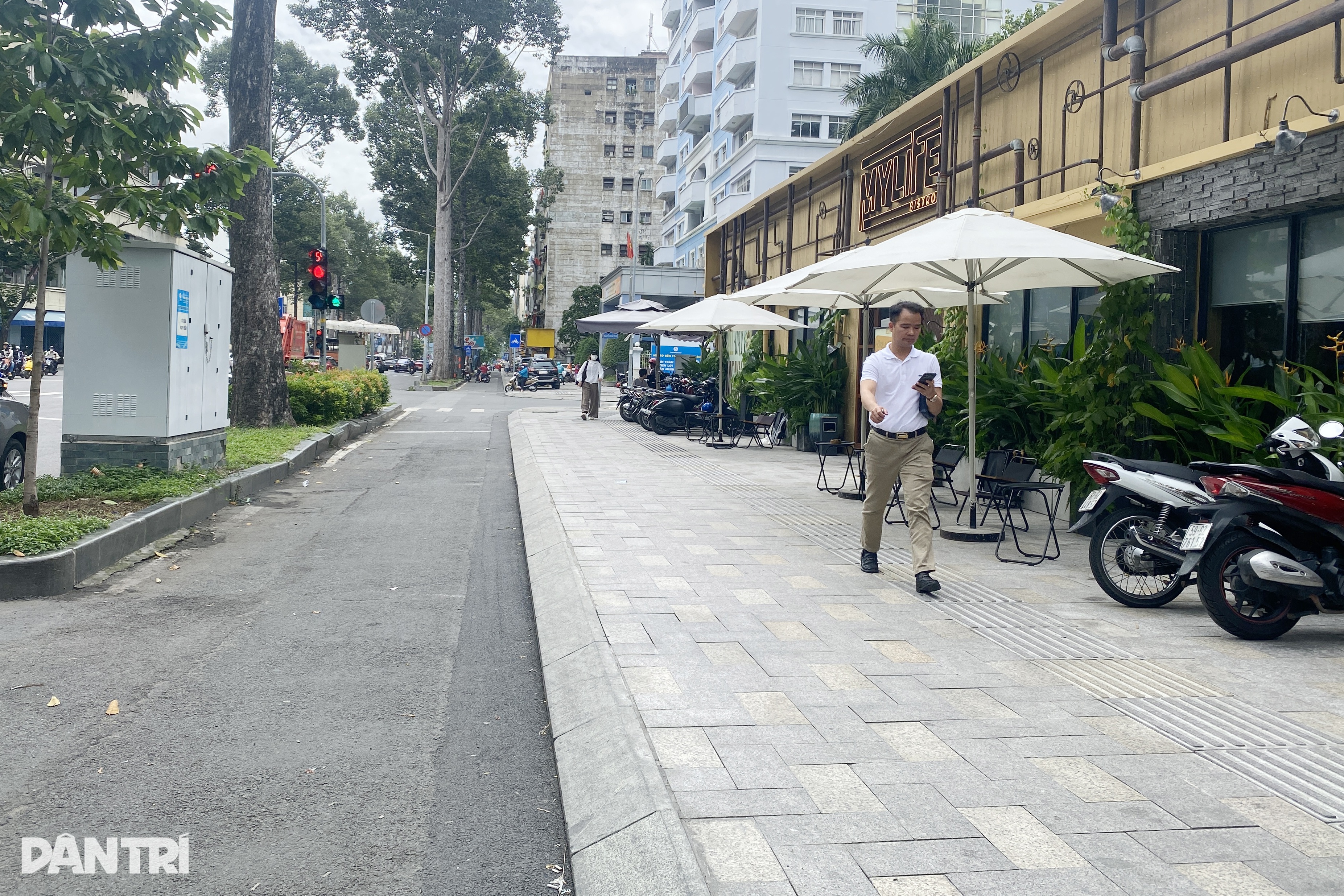 TPHCM tạm ngưng thu phí sử dụng vỉa hè, hàng quán vẫn như cũ