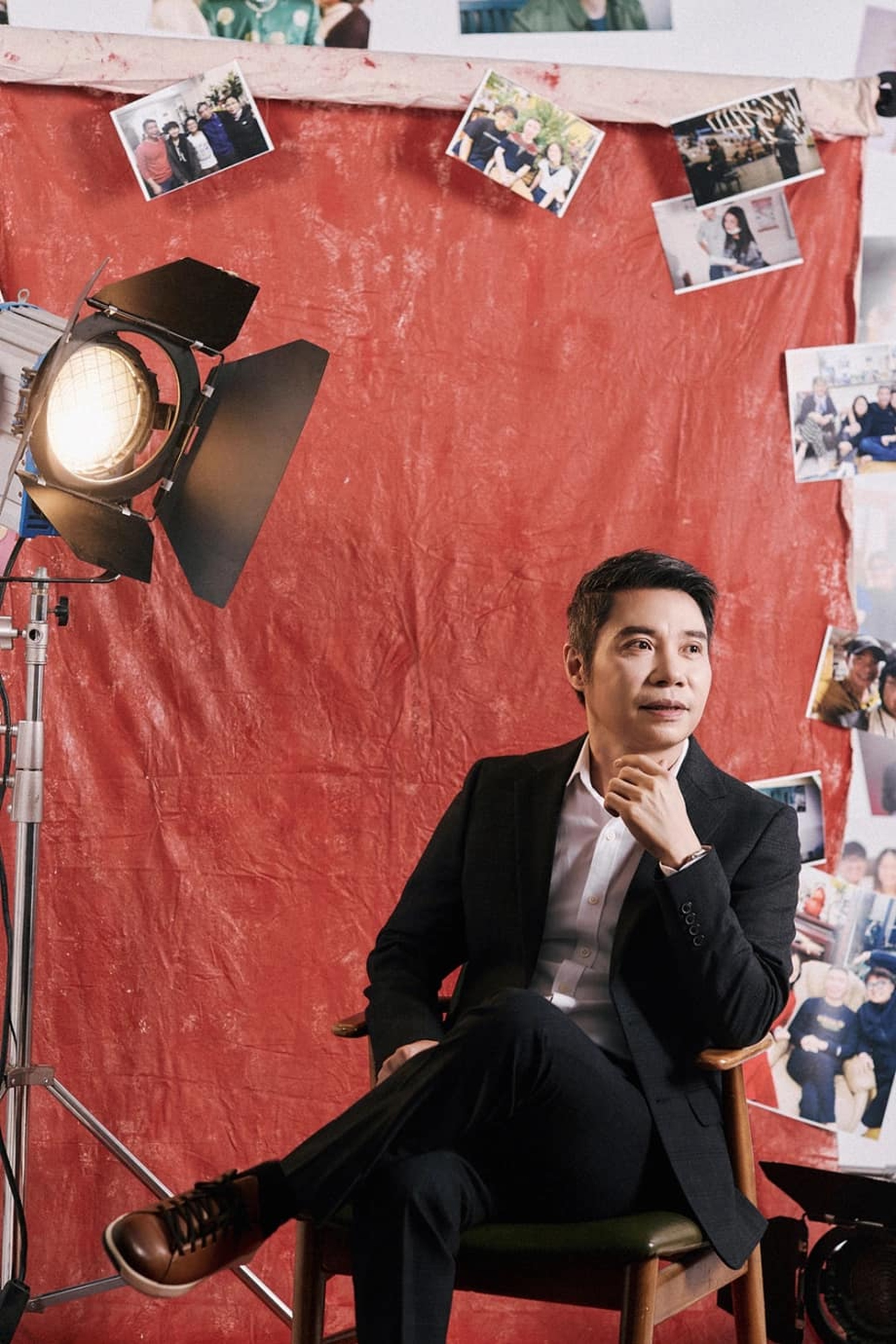 NSND Công Lý tuổi 52: Tự tin chụp ảnh cùng 2 con, bị vợ kể xấu - 5 NSND Công Lý tuổi 52: Tự tin chụp ảnh cùng 2 con, bị vợ kể xấu - 5