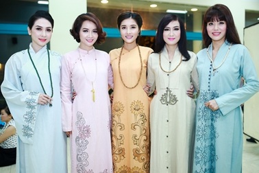 Hoa hậu Triệu Thị Hà nền nã bên Mai Thu Huyền, Hiền Mai