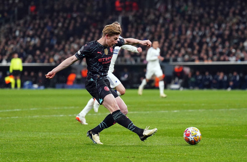 VAR xử lý khó hiểu, công nhận bàn thắng tranh cãi của Man City - 2 VAR xử lý khó hiểu, công nhận bàn thắng tranh cãi của Man City - 2