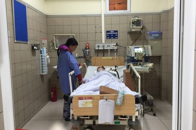 Hà Nội: Một người nước ngoài bị mờ mắt vì rượu methanol