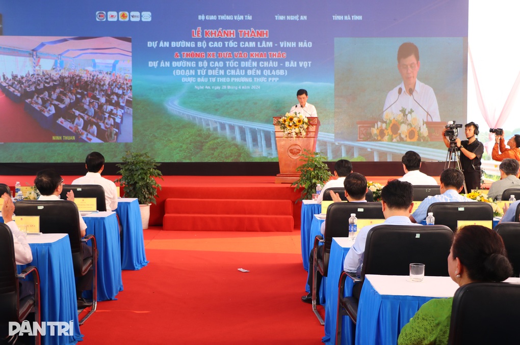 Thông xe cao tốc Diễn Châu - Bãi Vọt, từ Hà Nội vào Vinh còn hơn 3 tiếng - 2 Thông xe cao tốc Diễn Châu - Bãi Vọt, từ Hà Nội vào Vinh còn hơn 3 tiếng - 2