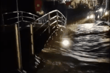 Lũ quét bất ngờ trong đêm, chính quyền di dân khẩn cấp