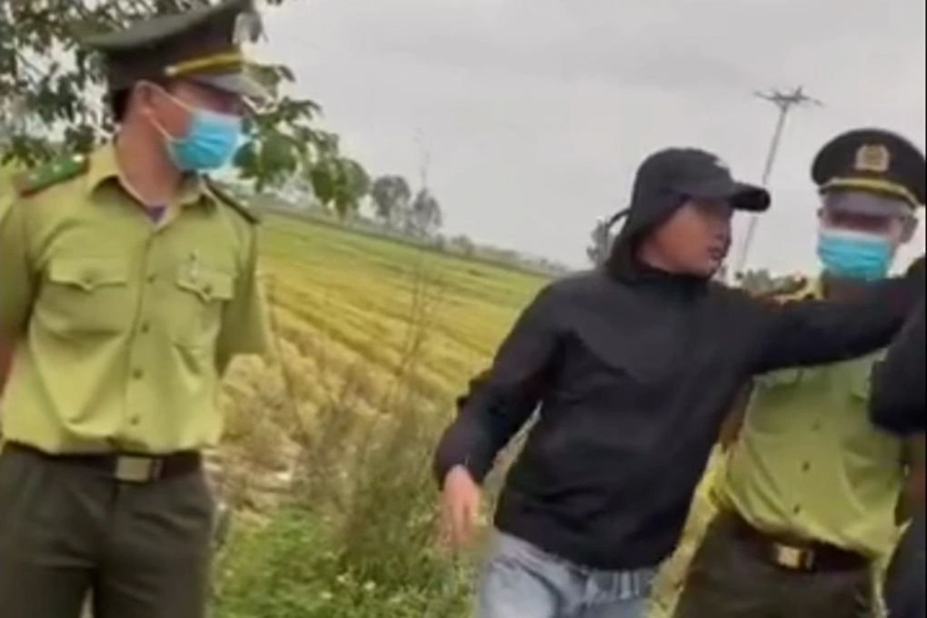 Kiểm lâm viên có được quyền chặn xe người dân để kiểm tra không? - 1 Kiểm lâm viên có được quyền chặn xe người dân để kiểm tra không? - 1