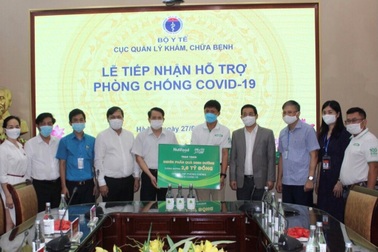 Trao tặng sản phẩm dinh dưỡng trị giá 2,6 tỷ đồng cho bác sĩ tuyến đầu