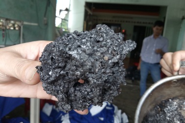 Thu hồi gạo hỗ trợ lũ lụt bị chảy nhũn, kết mảng khi cháy