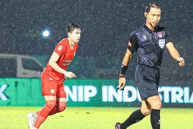 Ban tổ chức V-League chấn chỉnh trọng tài sau các vụ bạo lực sân cỏ