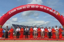 Ninh Thuận khánh thành nhà máy điện mặt trời ngàn tỷ