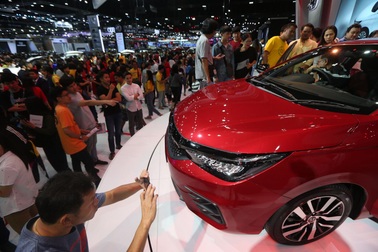 Thái Lan: Lên chương trình đổi xe cũ lấy xe mới để kích cầu