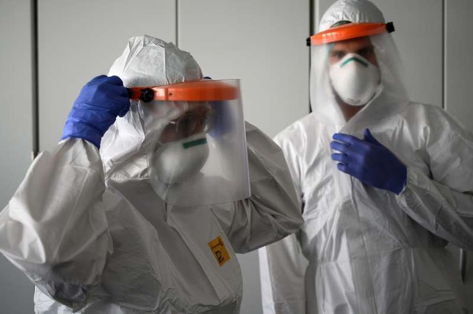 Covid-19: Bệnh nhân có thể mang virus sau khi đã hết các triệu chứng - 1 Covid-19: Bệnh nhân có thể mang virus sau khi đã hết các triệu chứng - 1