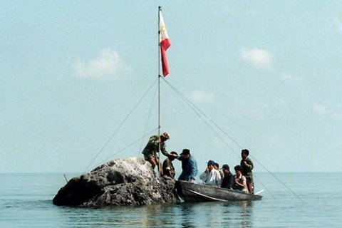 Trung Quốc bất ngờ xuống nước, đồng ý để ngư dân Philippines trở lại bãi cạn Scarborough