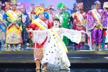 Vân Dung tiết lộ sự cố nhớ đời nhất khi đóng "Táo quân"