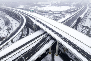 Hàng nghìn ô tô Trung Quốc kẹt cứng trong cuộc di dân lớn nhất thế giới