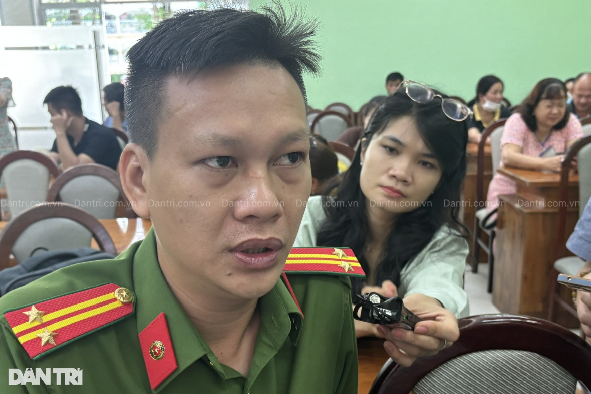 Bé gái 14 tuổi bị mẹ ruột đưa đi bán dâm nhiều lần: Quyển nhật ký đau lòng - 5 Bé gái 14 tuổi bị mẹ ruột đưa đi bán dâm nhiều lần: Quyển nhật ký đau lòng - 5