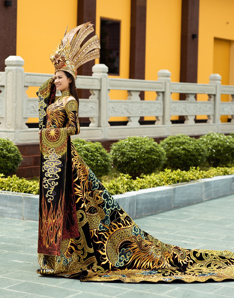 Thái Thị Hoa đạt giải nhất Trang phục Dân tộc tại Hoa hậu Trái Đất - 4 Thái Thị Hoa đạt giải nhất Trang phục Dân tộc tại Hoa hậu Trái Đất - 4
