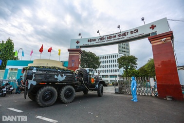 Giám đốc Sở Y tế đề xuất tiếp tục giãn cách xã hội toàn TPHCM 14 ngày