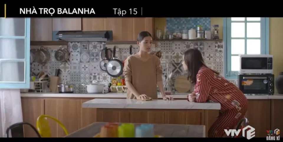 “Về nhà đi con” gây tranh cãi khi sử dụng lại bối cảnh “Nhà trọ Balanha” - 5 “Về nhà đi con” gây tranh cãi khi sử dụng lại bối cảnh “Nhà trọ Balanha” - 5