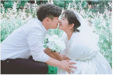 17 tuổi, con gái nữ diễn viên Choi Ji Shil khoe ảnh cưới