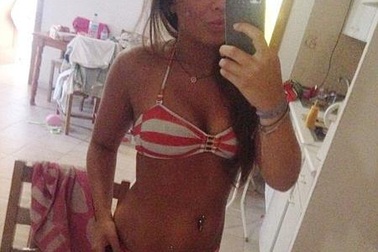 Bà mẹ mang thai vẫn sở hữu vòng eo con kiến