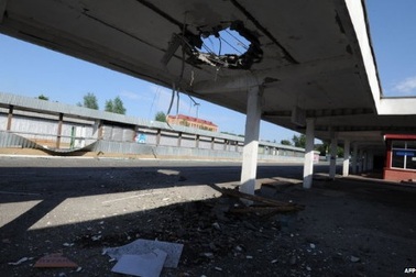 Xe tăng Ukraine tấn công người ly khai tại thành phố Luhansk