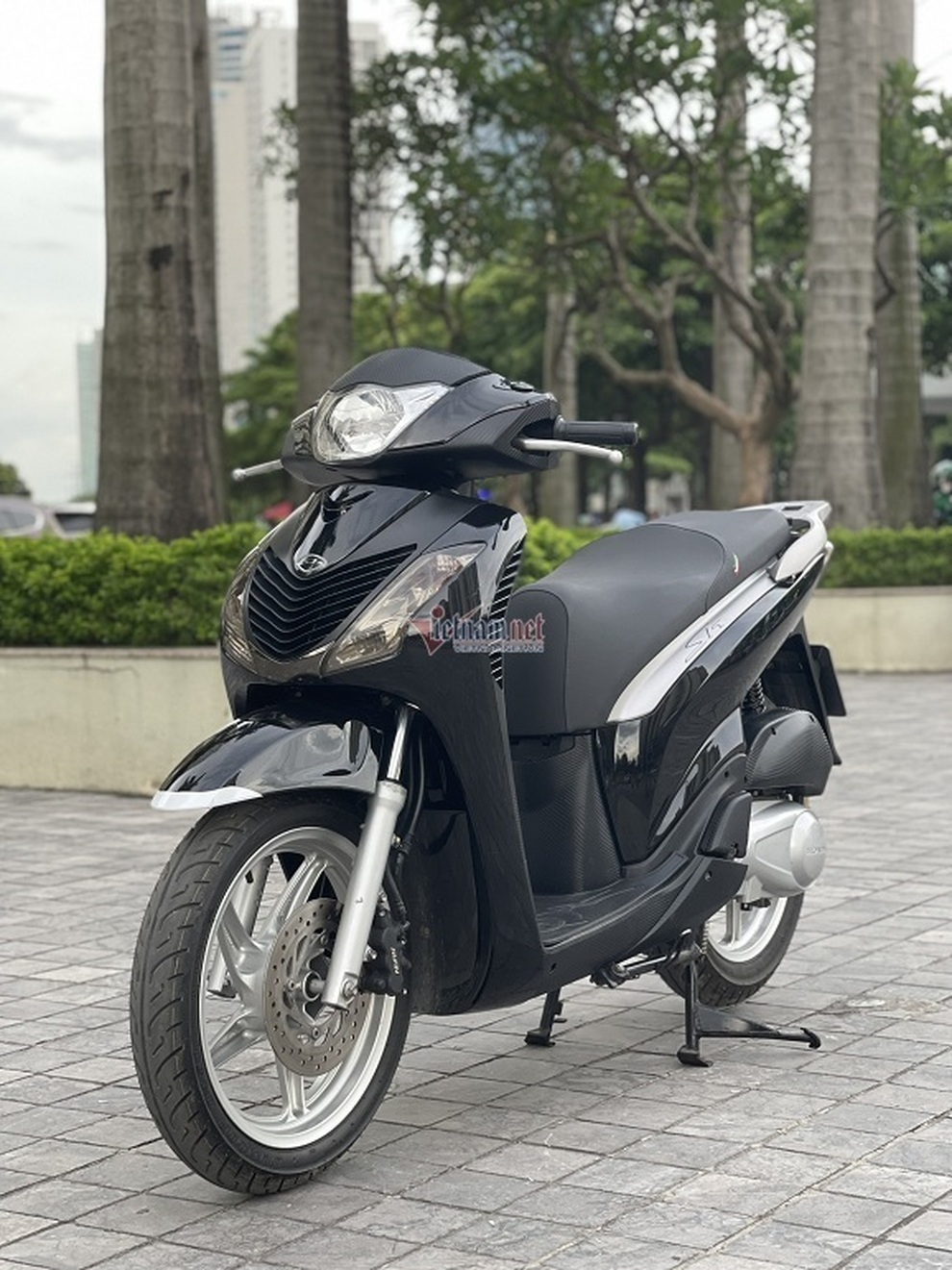 Cặp đôi Honda SH biển ngũ 9 được hét giá hơn 2 tỷ đồng tại Hà Nội - 8 Cặp đôi Honda SH biển ngũ 9 được hét giá hơn 2 tỷ đồng tại Hà Nội - 8