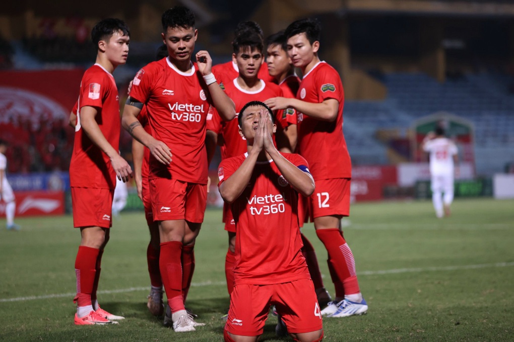 Trung vệ Bùi Tiến Dũng được triệu tập bổ sung cho đội tuyển Việt Nam - 1 Trung vệ Bùi Tiến Dũng được triệu tập bổ sung cho đội tuyển Việt Nam - 1