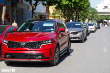 Chính phủ giao 2 bộ nghiên cứu việc giảm 50% phí trước bạ ô tô trong nước