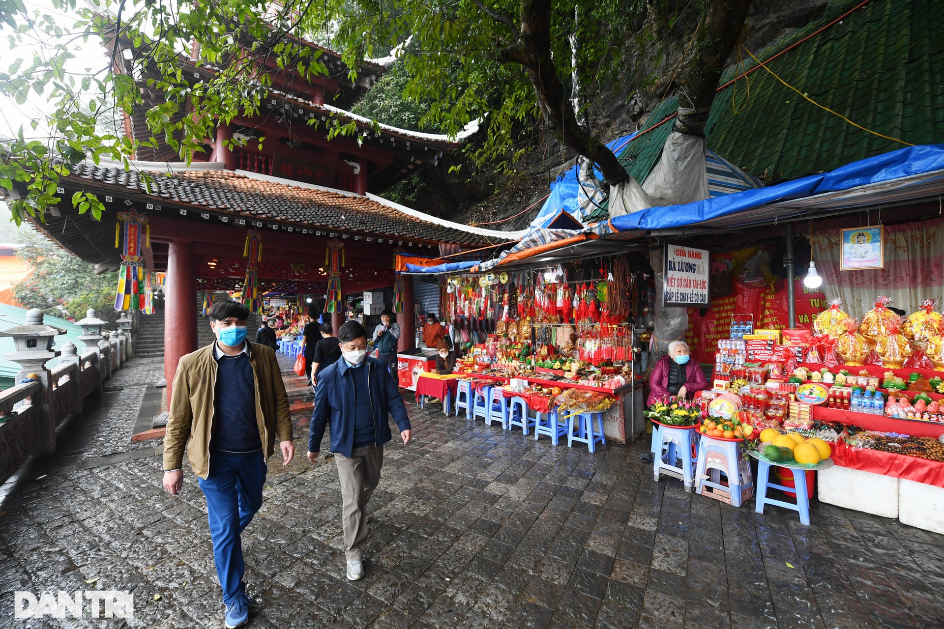 Hàng nghìn du khách trẩy hội chùa Hương trong ngày mở cửa thí điểm - 16 Hàng nghìn du khách trẩy hội chùa Hương trong ngày mở cửa thí điểm - 16