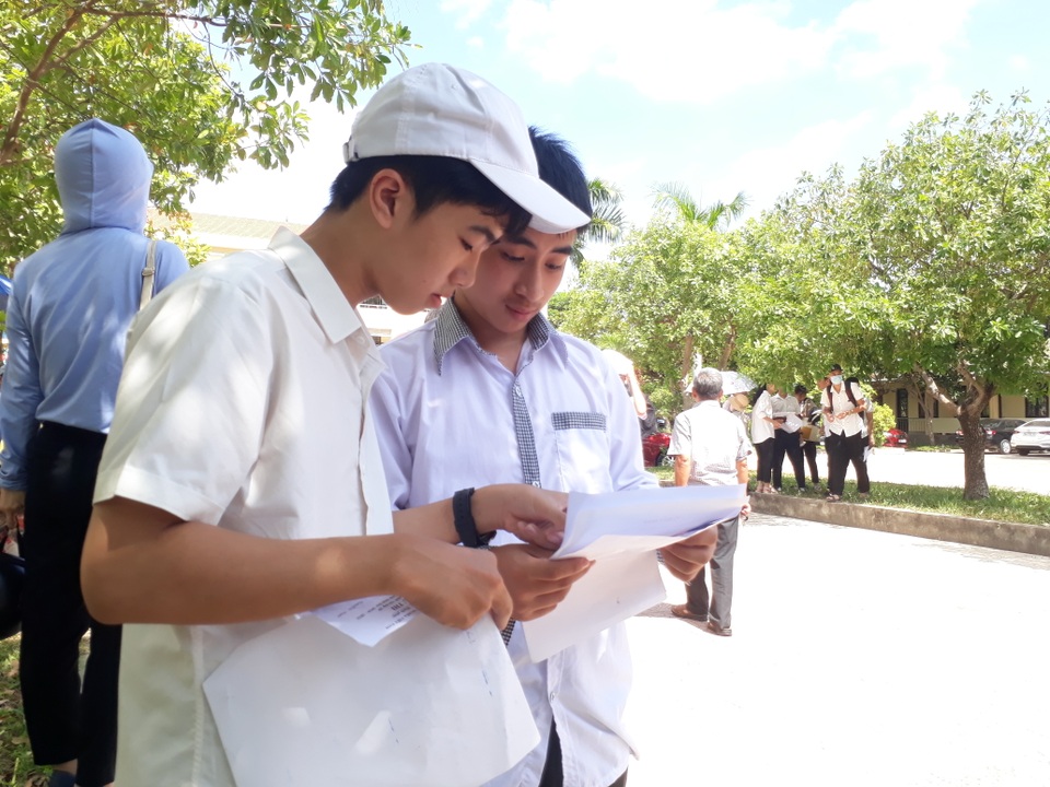 Quảng Bình: Đề Văn Trường Chuyên Võ Nguyên Giáp hỏi về trách nhiệm tuổi trẻ - 2 Quảng Bình: Đề Văn Trường Chuyên Võ Nguyên Giáp hỏi về trách nhiệm tuổi trẻ - 2